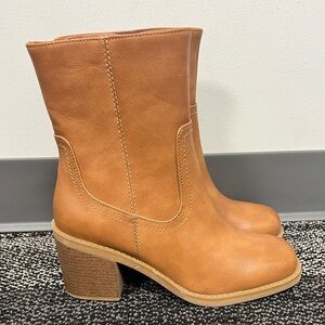 Baretraps MCKENNA Women's Boots Cognac Size 8 BRAND NEW